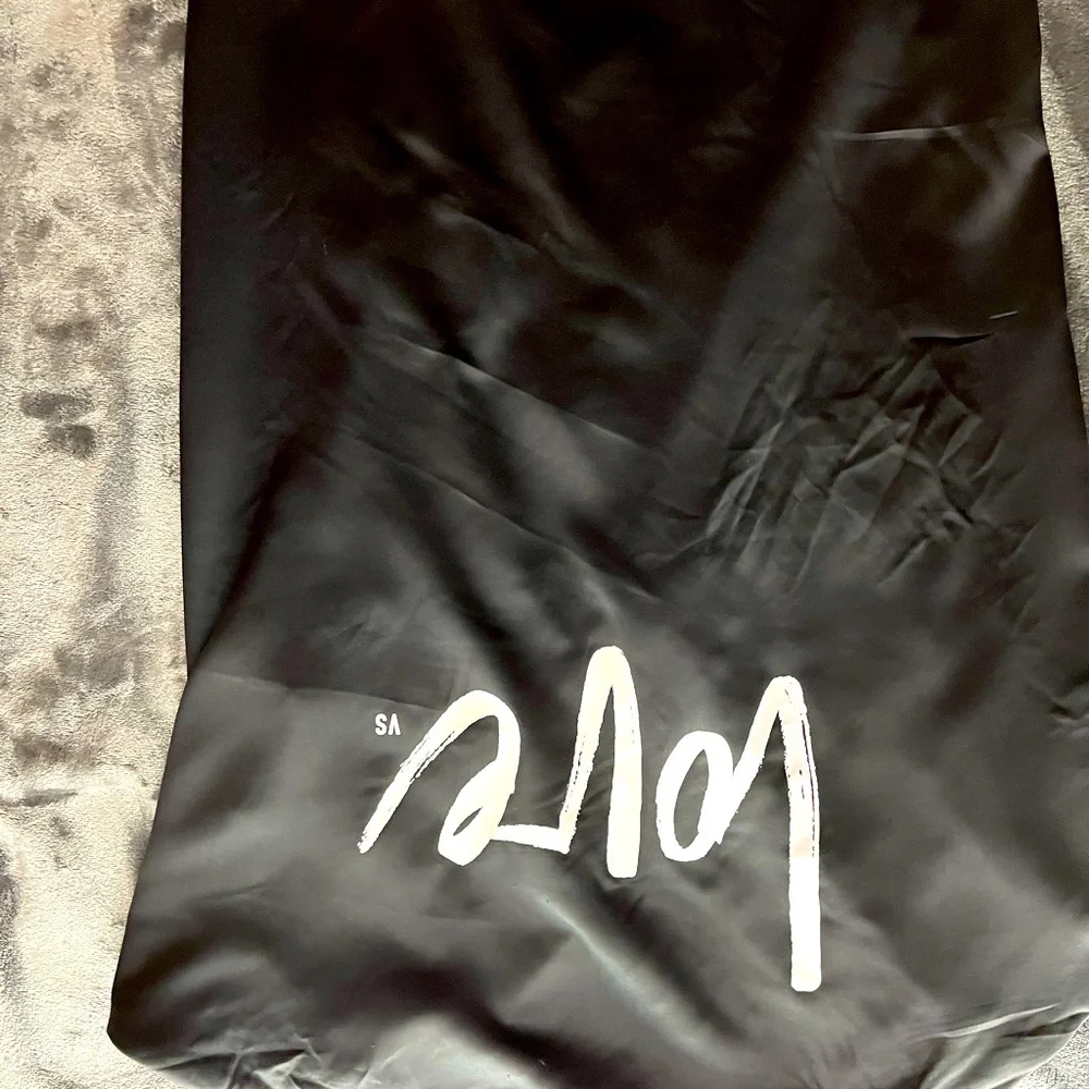 VS Robe - Picture 2 of 6